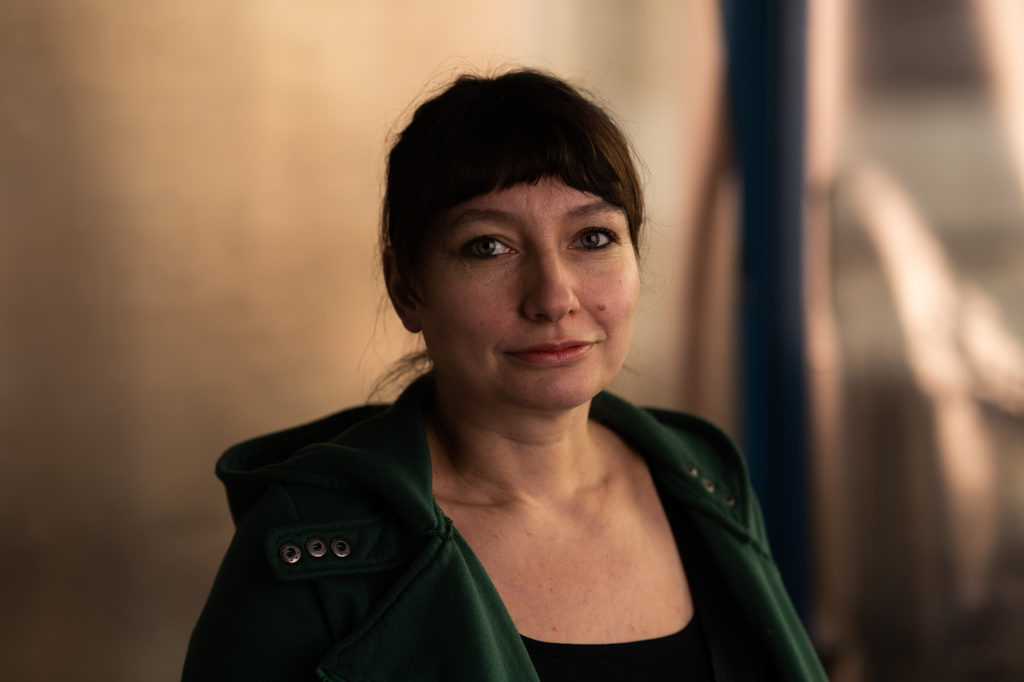Porträt Agisra Mitarbeiterin Frau Gajel